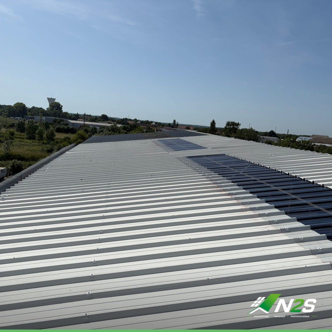 Toiture bac acier et photovoltaïque : le duo gagnant en Charente