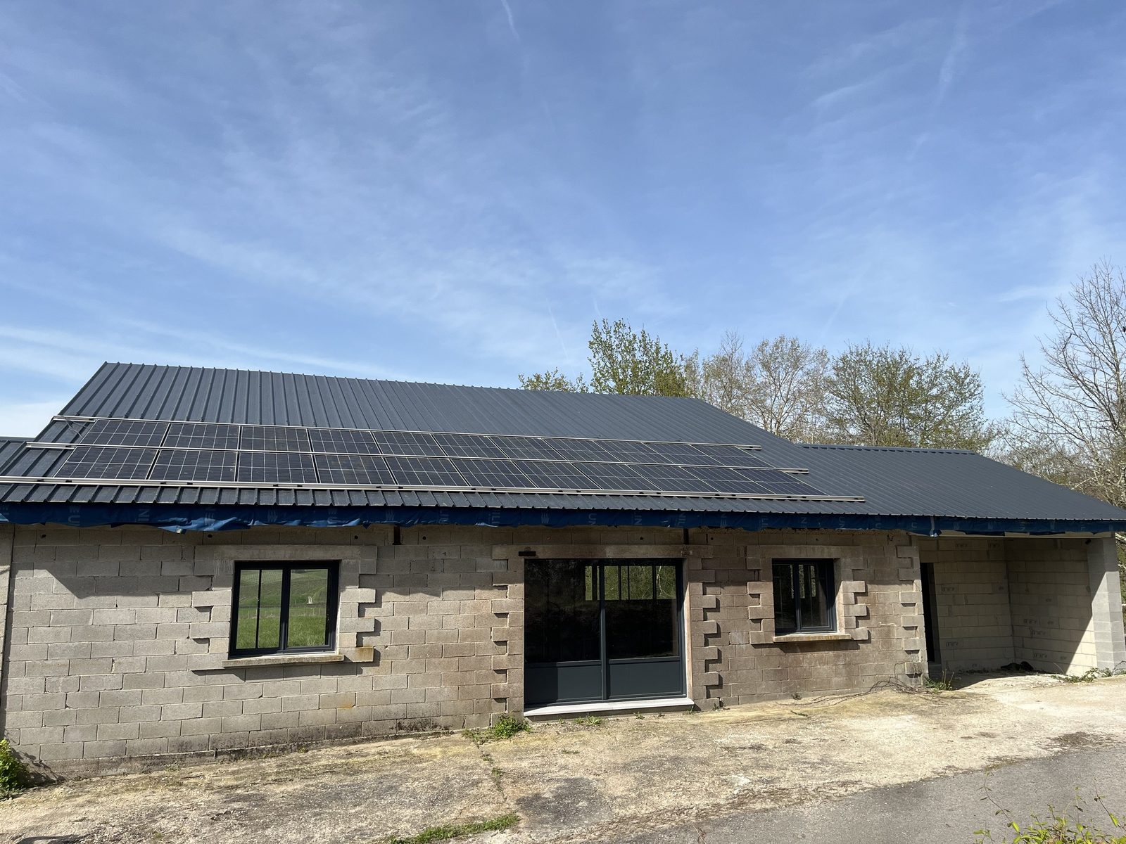 Maison autonome, couverture et solaire